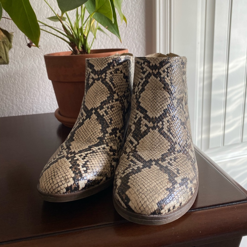Women’s Ankle Bootie size 8.5 - Picture 2 of 7